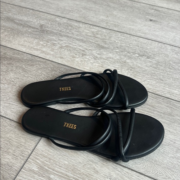 Tkees Sloan Women's Black leather flat Strappy Sandals size 9 - Picture 3 of 8